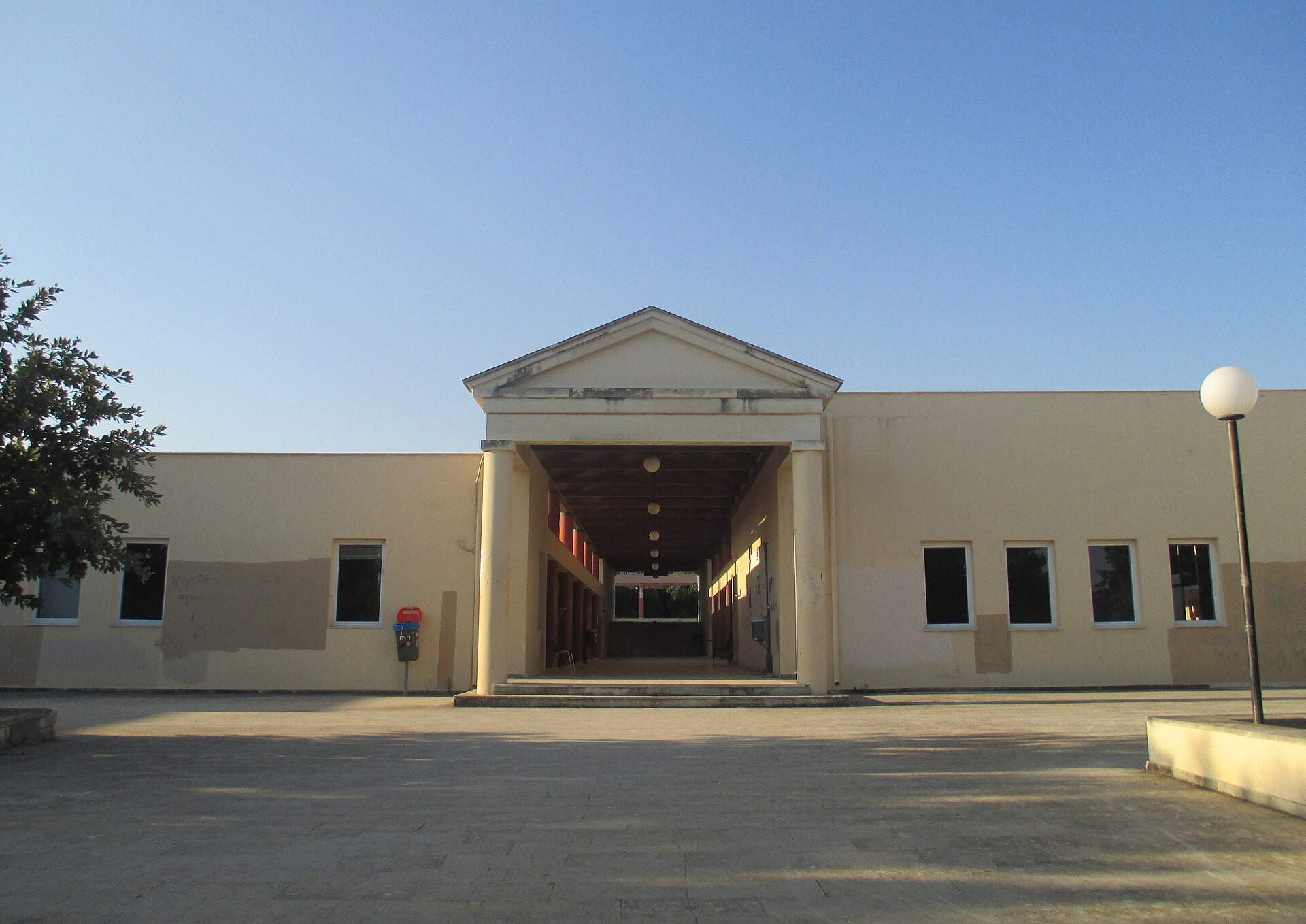 University_of_Crete,_Rethymno_Campus_02.jpg (375 KB)